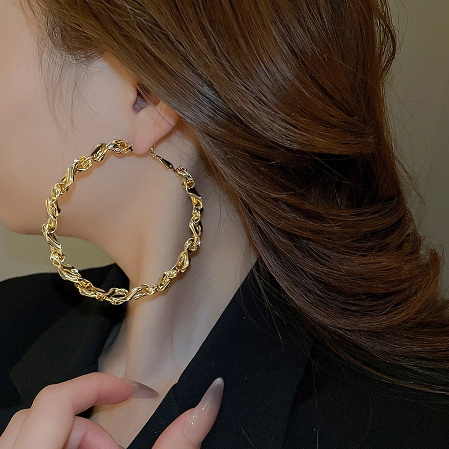 Exaggerated hoops
