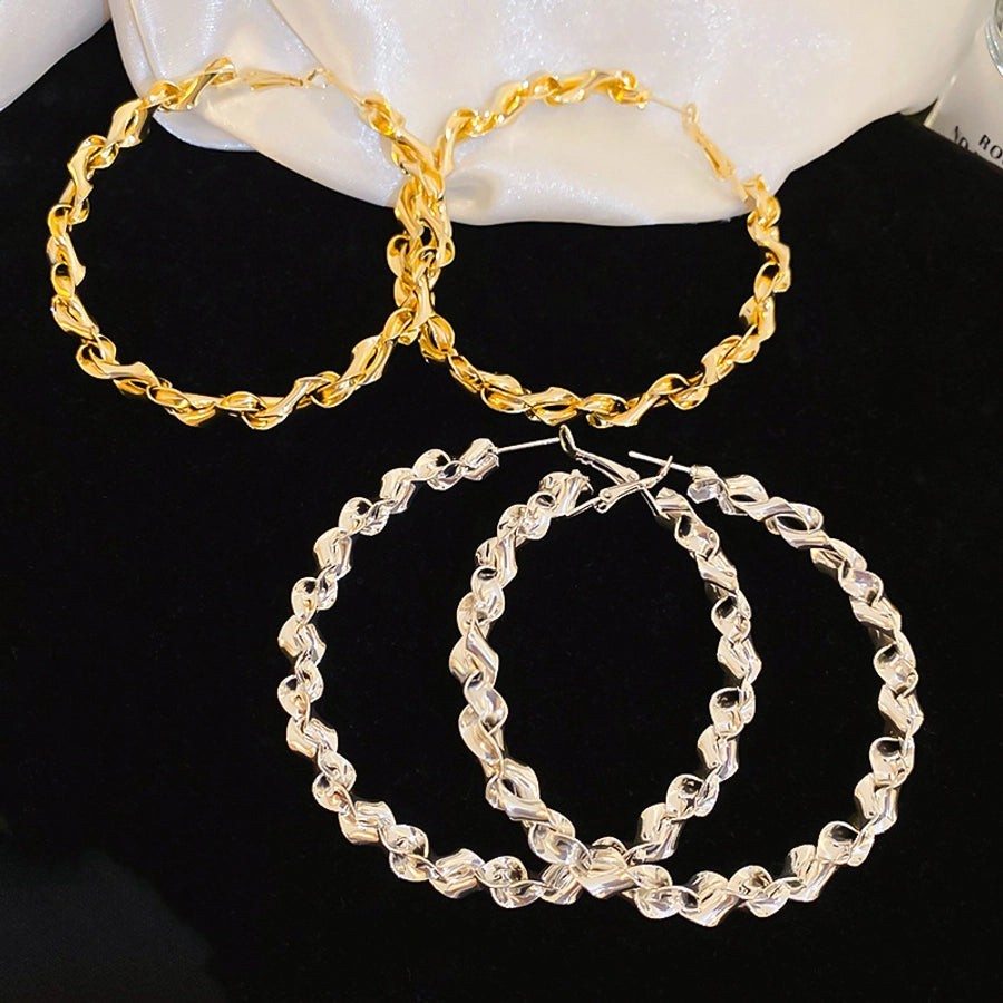 Exaggerated hoops