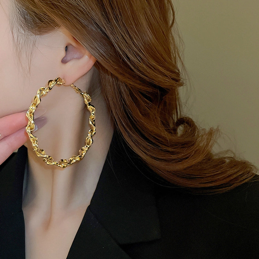 Exaggerated hoops