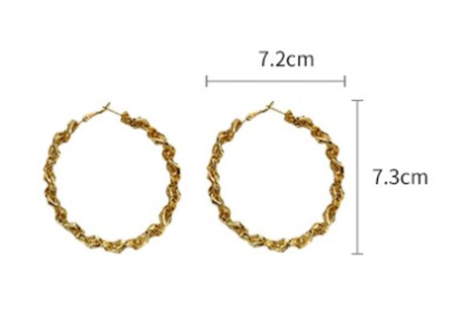 Exaggerated hoops