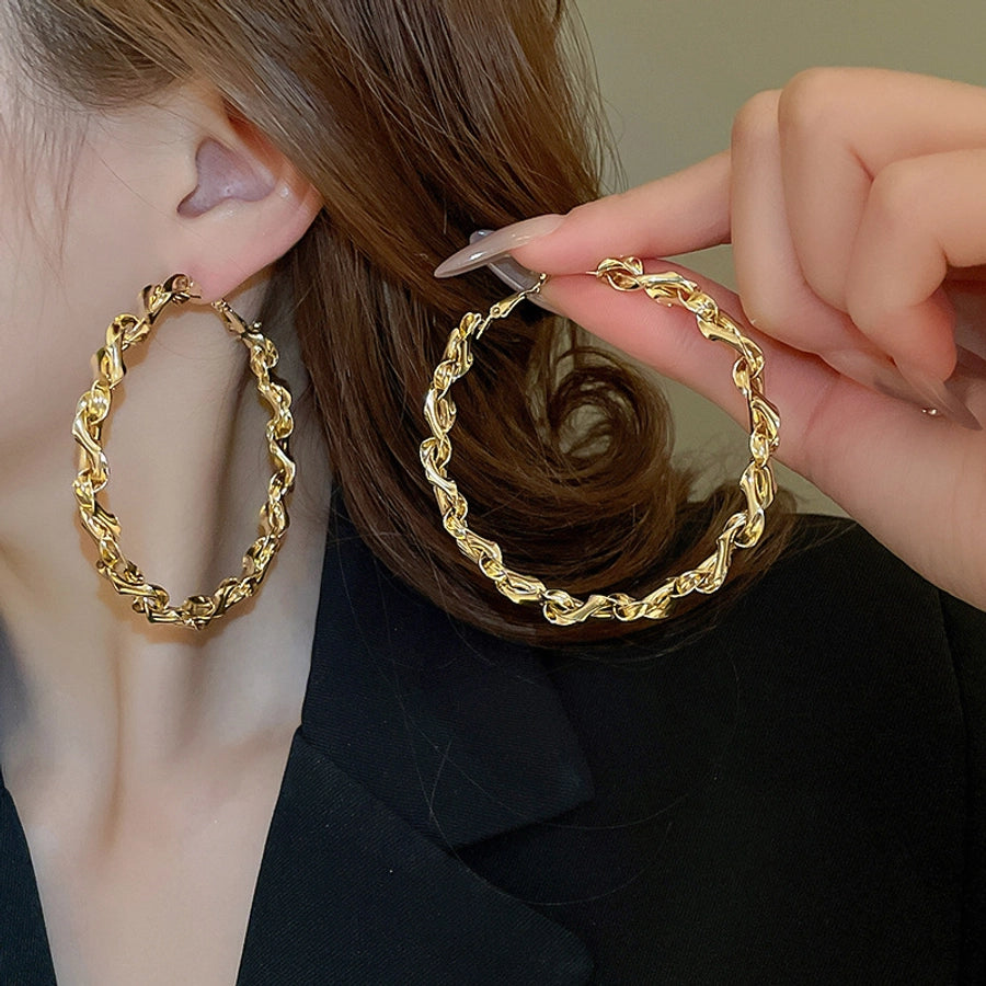 Exaggerated hoops