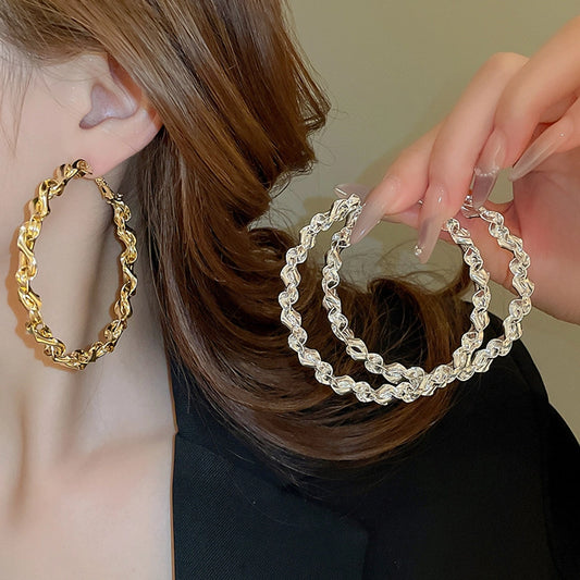 Exaggerated hoops