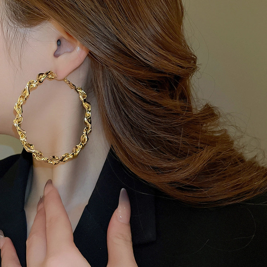 Exaggerated hoops