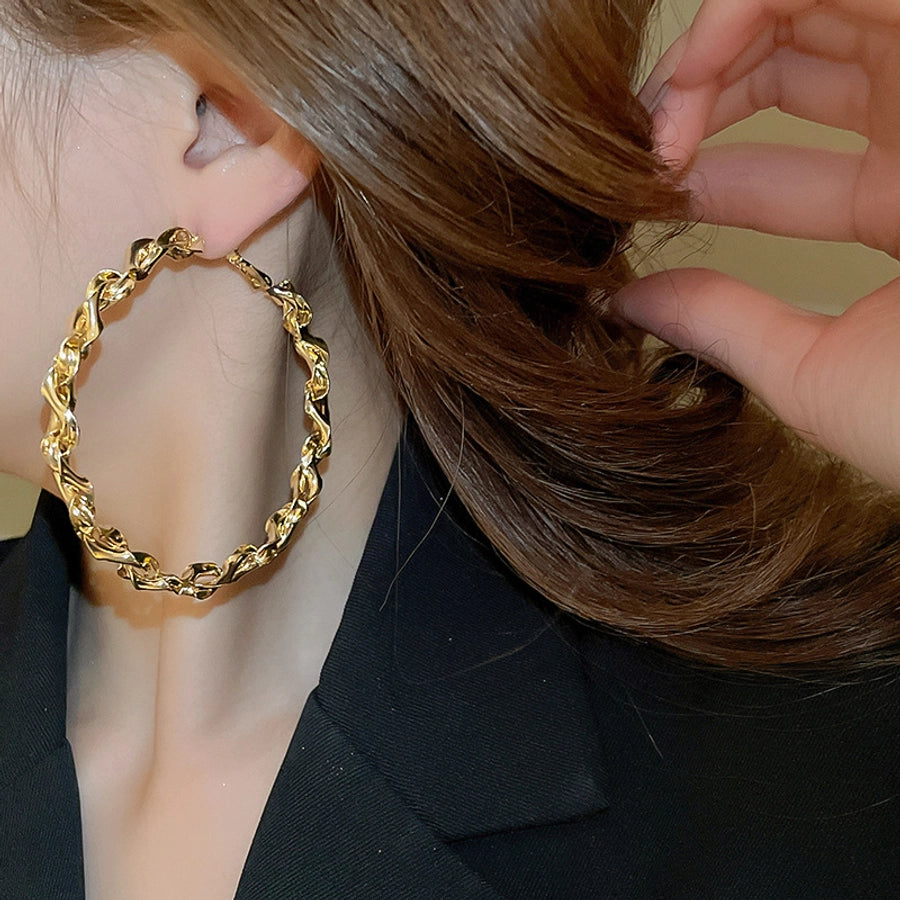 Exaggerated hoops