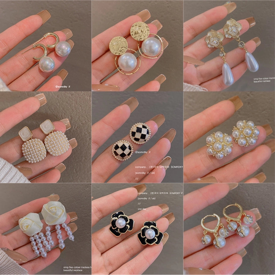 luxurious geometric pearl earrings