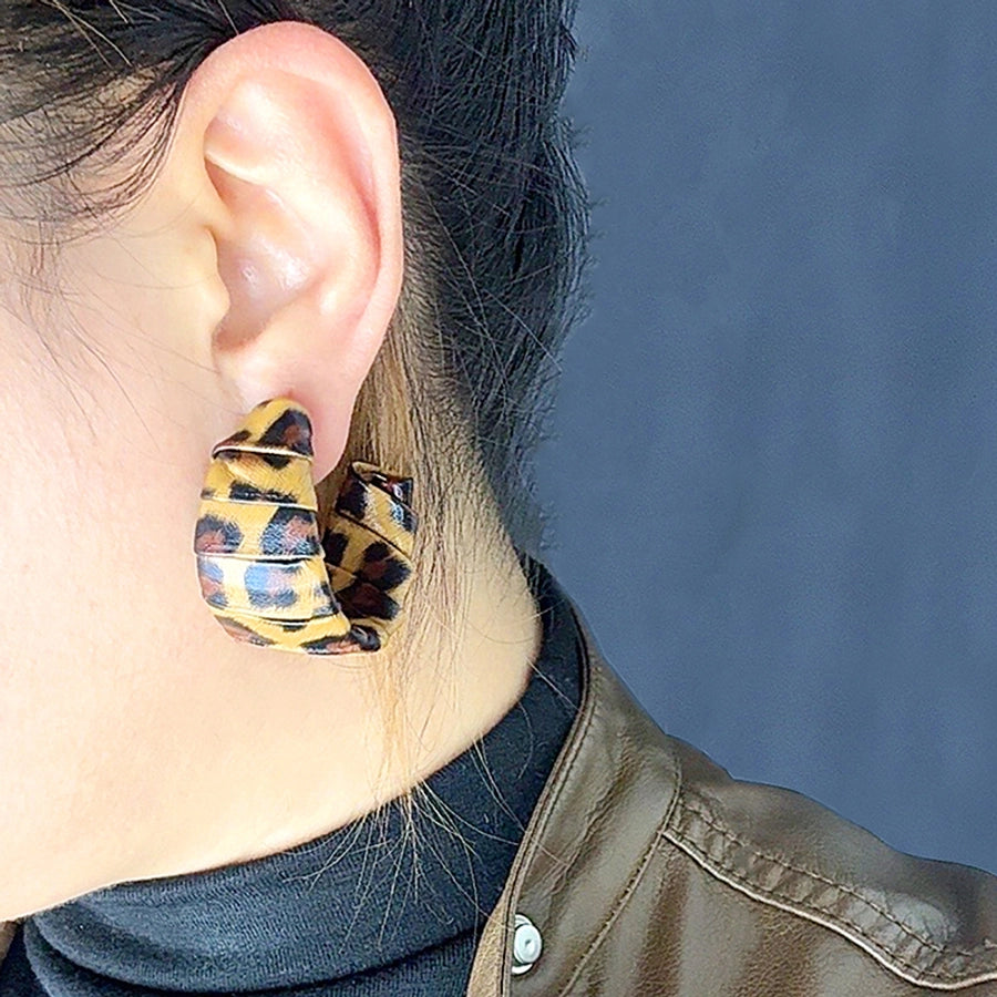 C Shape Leopard