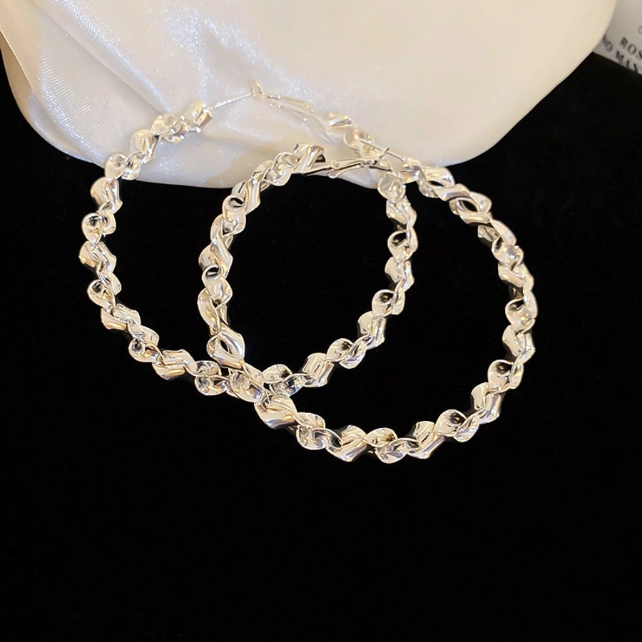 Exaggerated hoops