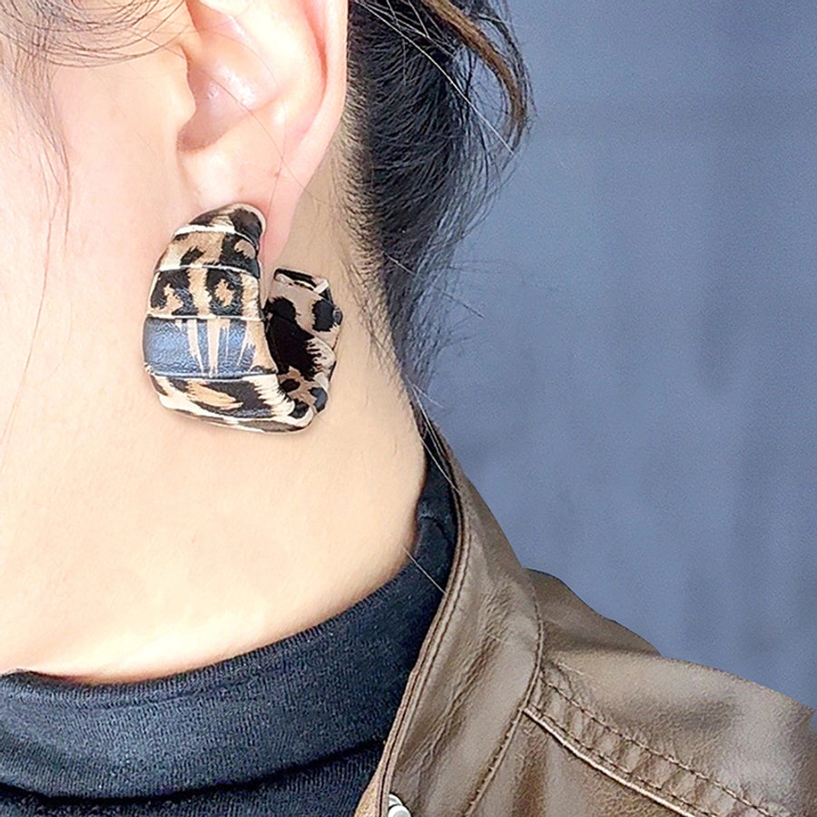 C Shape Leopard